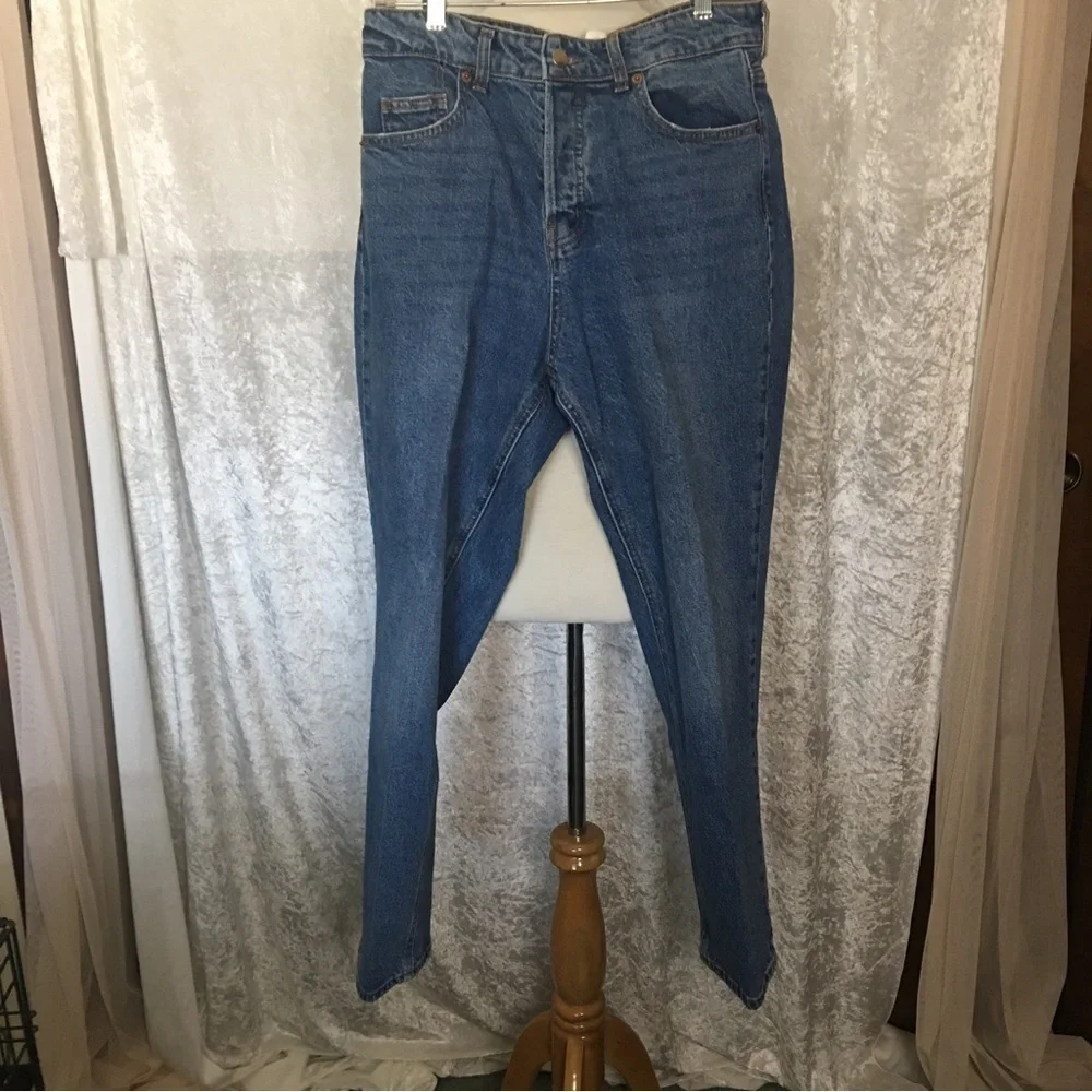 H&M straight cut mid rise jeans Size 8